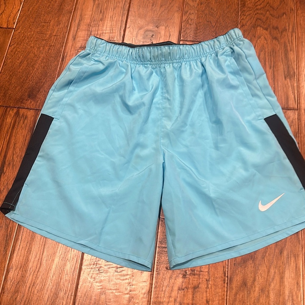 Men’s Nike dry fit shorts perfect condition size small
